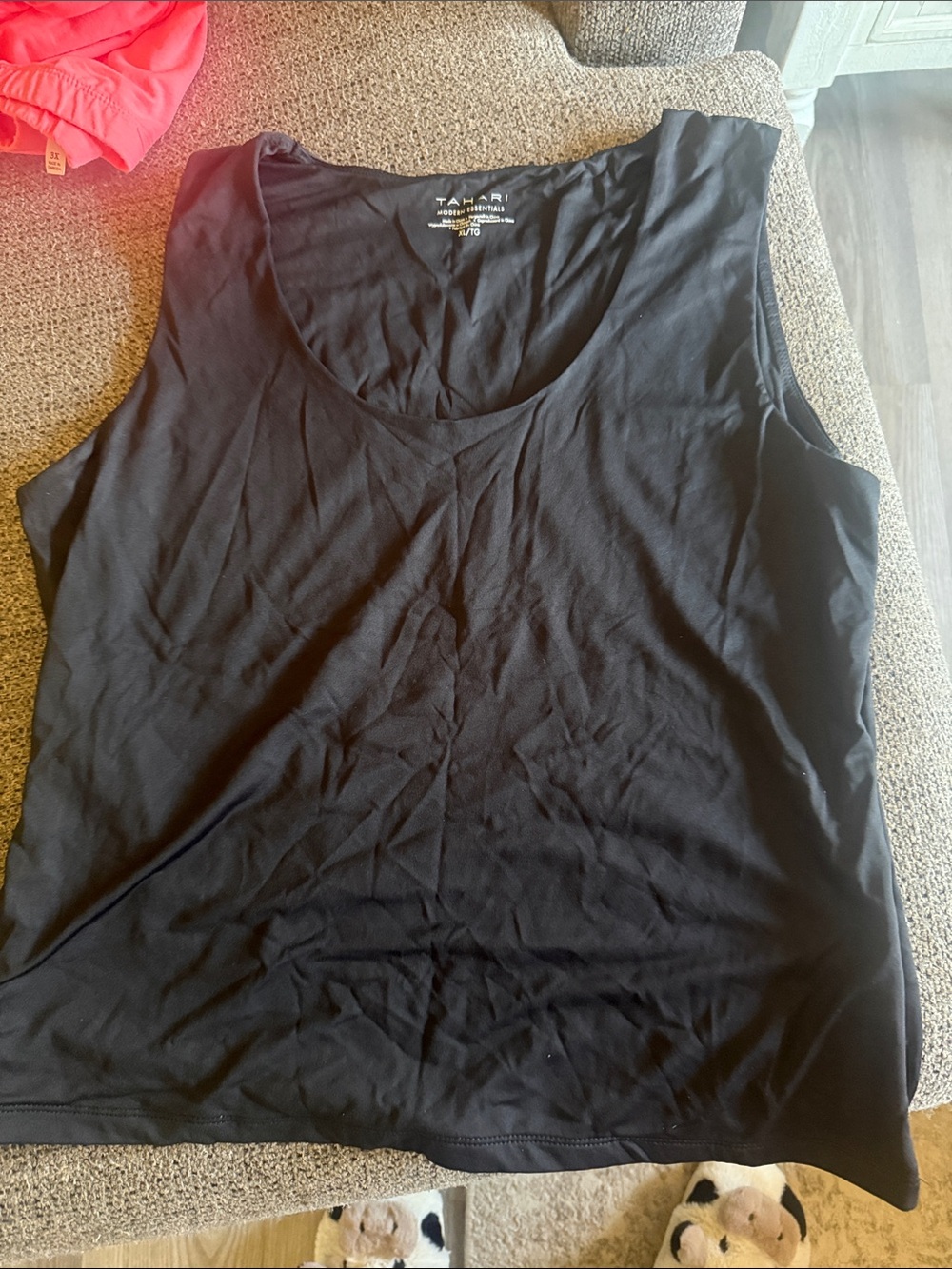 Tahari Black Sleeveless Scoop Neck Tank Top